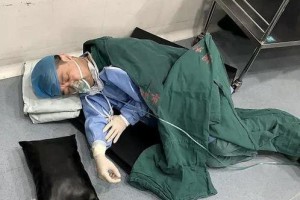 病人无意思时的哼哼现象解析（探究病人无意识哼哼的原因及意义）